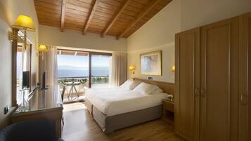 Ropa de cama de alta calidad, camas con pillow-top y minibar