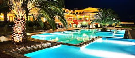 Seasonal outdoor pool, open 8:00 AM to 8:00 PM, pool umbrellas