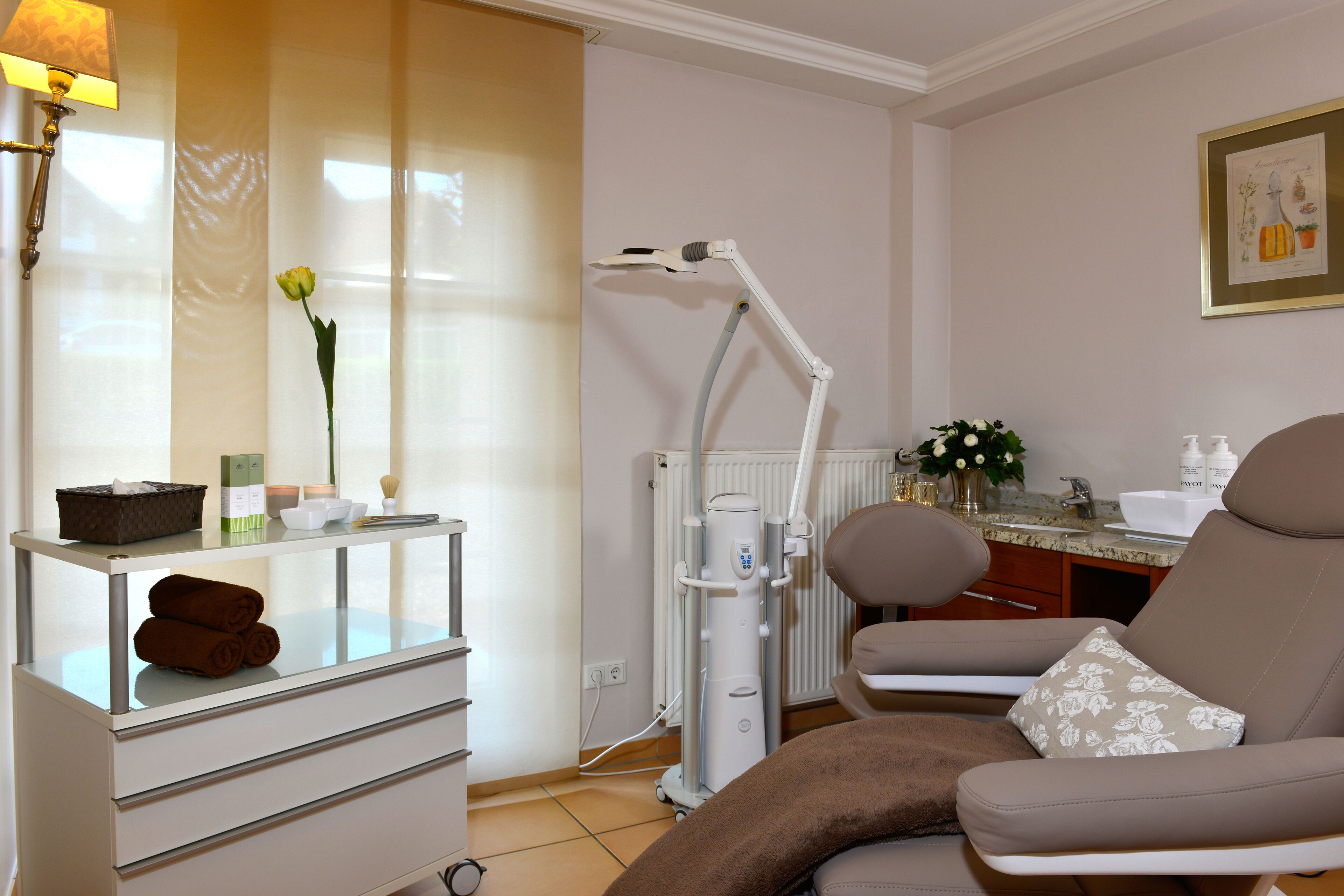 sauna, turkish bath/hammam, body treatments, hot stone massages
