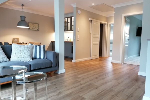 Exclusive Condo | Living area | Flat-screen TV