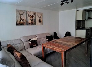 Basic Townhome | Living area - B&B Golden Lion (Bouillon)