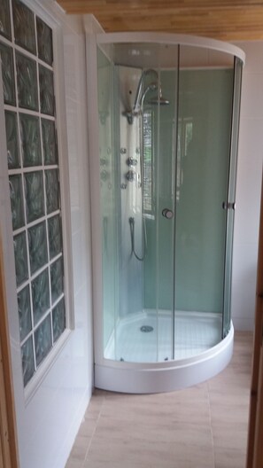 Economy Room, 1 Double Bed | Bathroom shower - B&B Golden Lion (Bouillon)