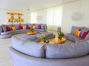 Lobby sitting area - Green Turtle Villa (Kosgoda)