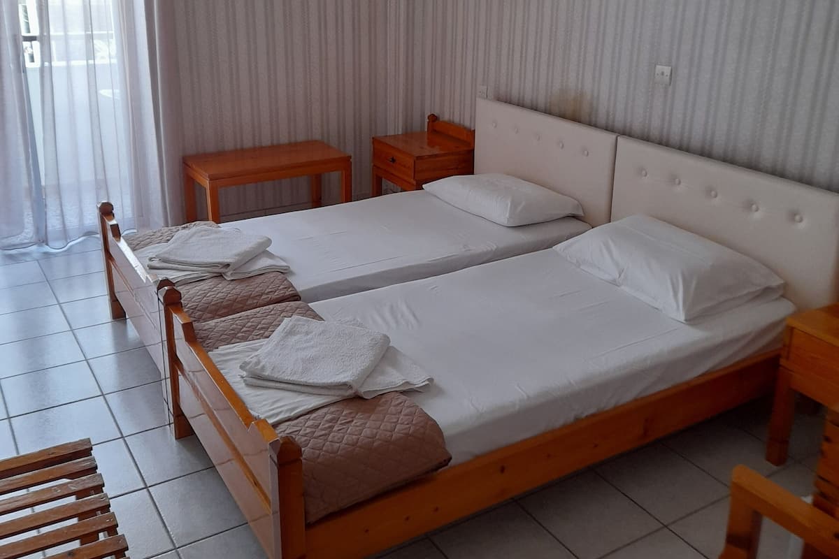 standard room | free cots/infant beds, free wifi, bed sheets