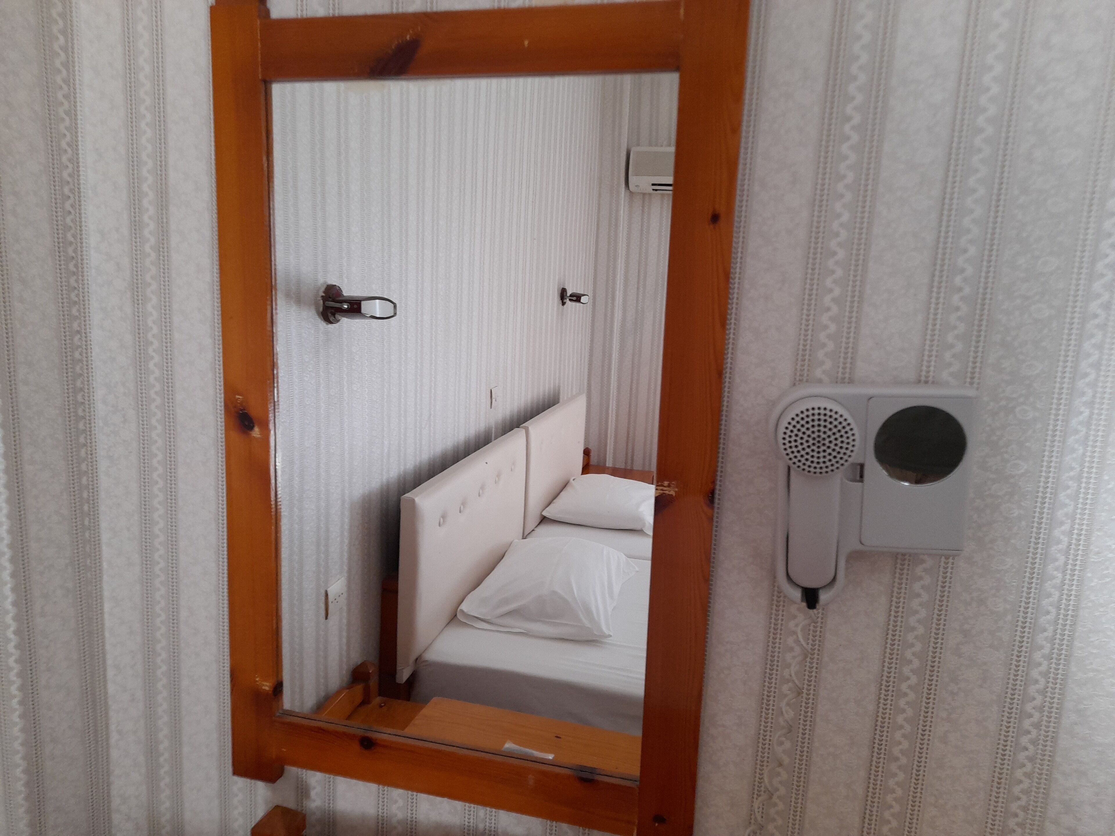 standard room | free cots/infant beds, free wifi, bed sheets