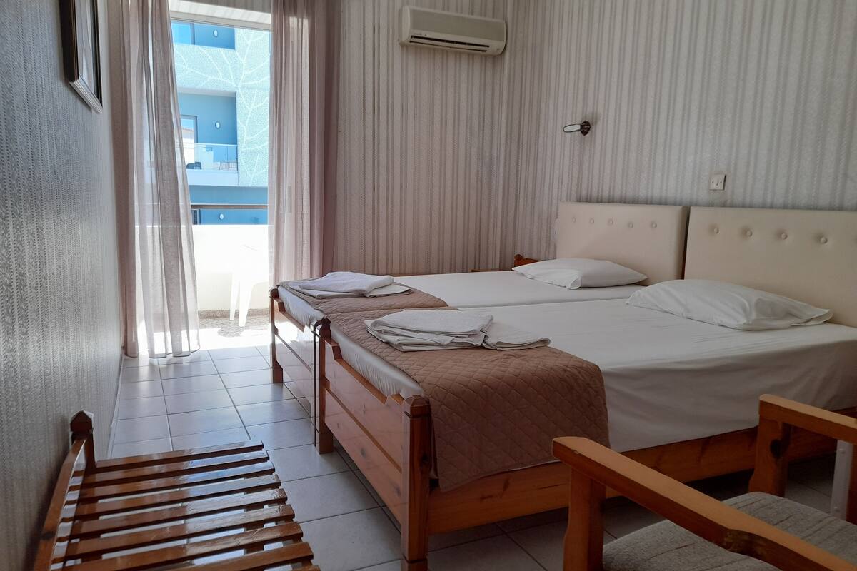 standard room | free cots/infant beds, free wifi, bed sheets