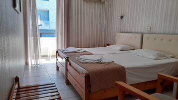 Standard Room | Free cots/infant beds, free WiFi, bed sheets