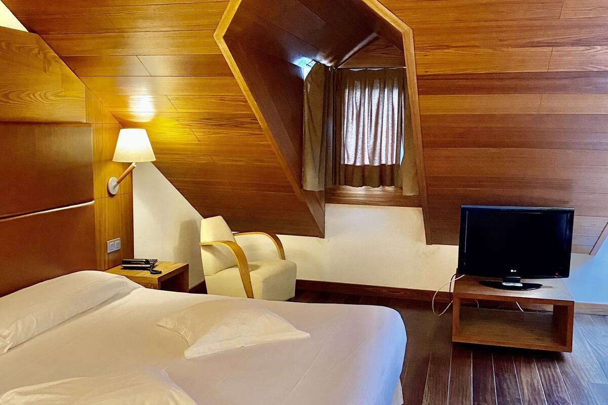 comfort double room | minibar, in-room safe, desk, blackout curtains