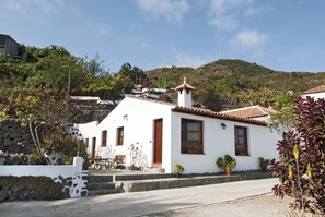 Vista frontal de la propiedad