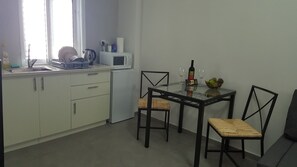 Familienstudio | Essbereich im Zimmer