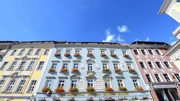 Mặt tiền nơi lưu trú