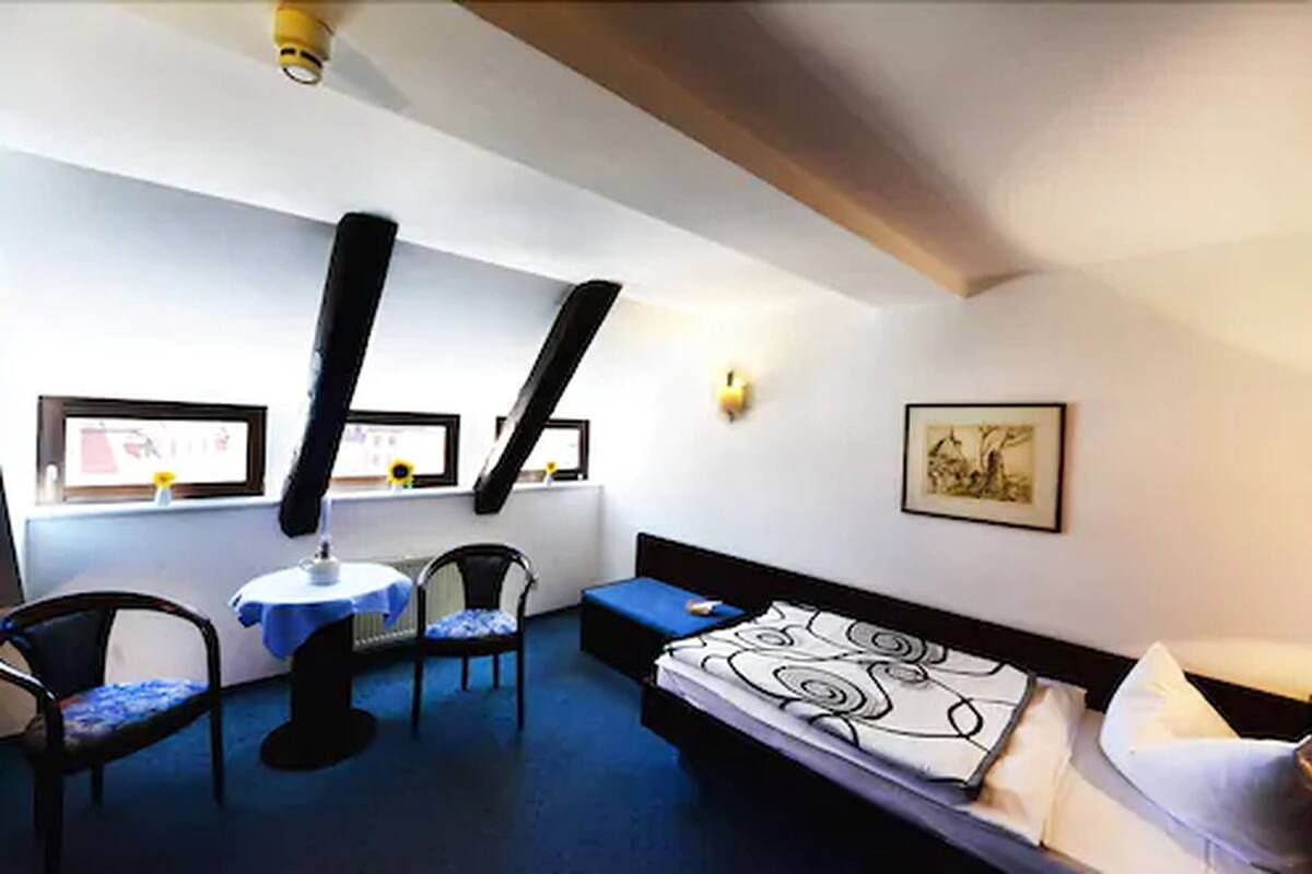 Quarto solteiro | Frigobar, cofres nos quartos, escrivaninha, quartos à prova de som