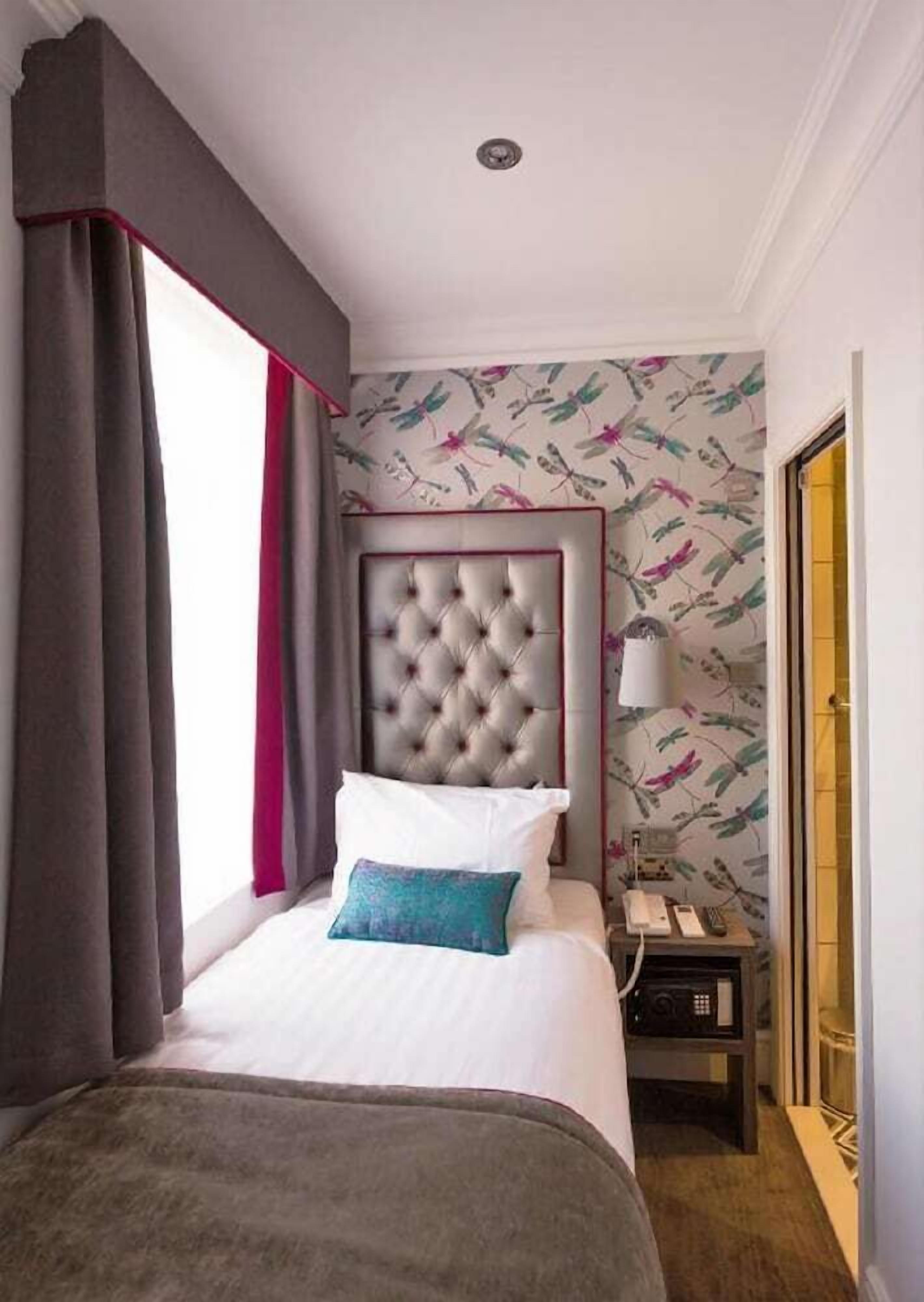 Premium bedding, in-room safe, desk, iron/ironing board