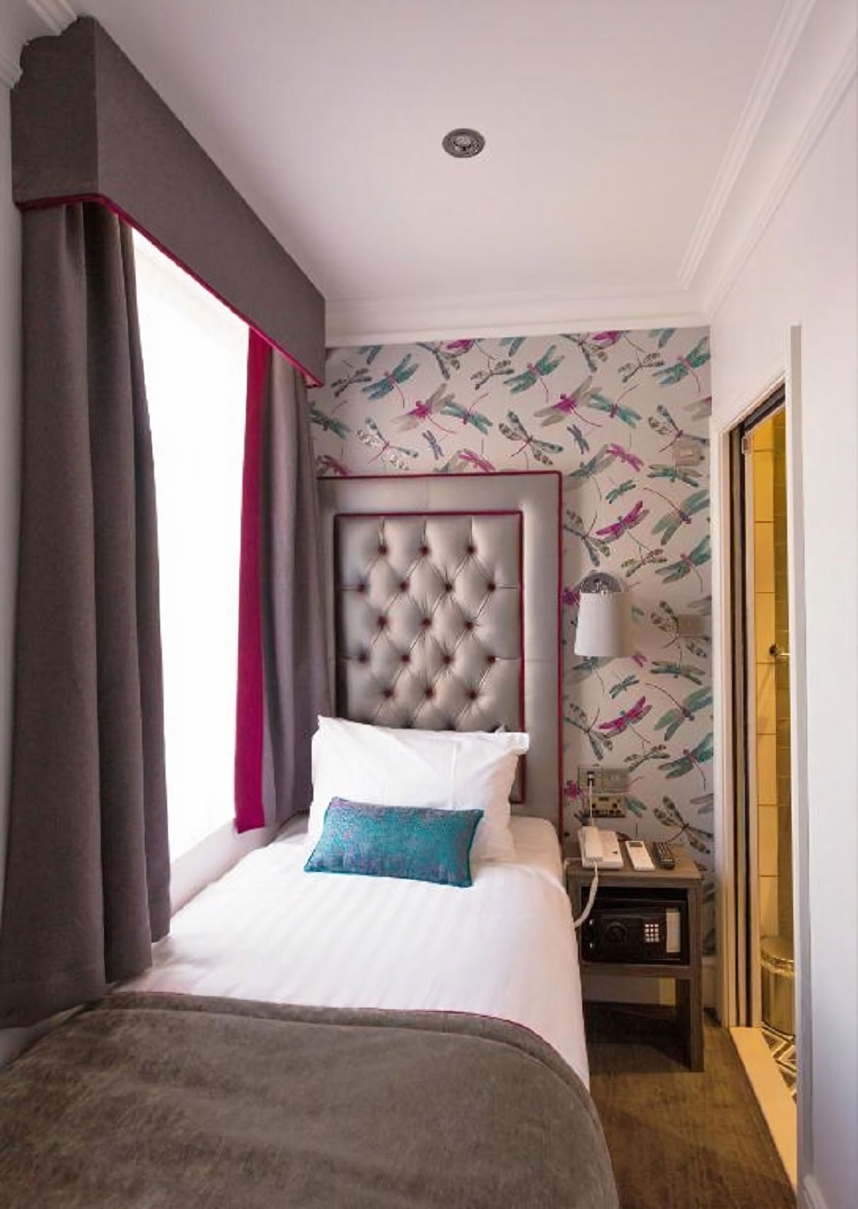 Premium bedding, in-room safe, desk, iron/ironing board