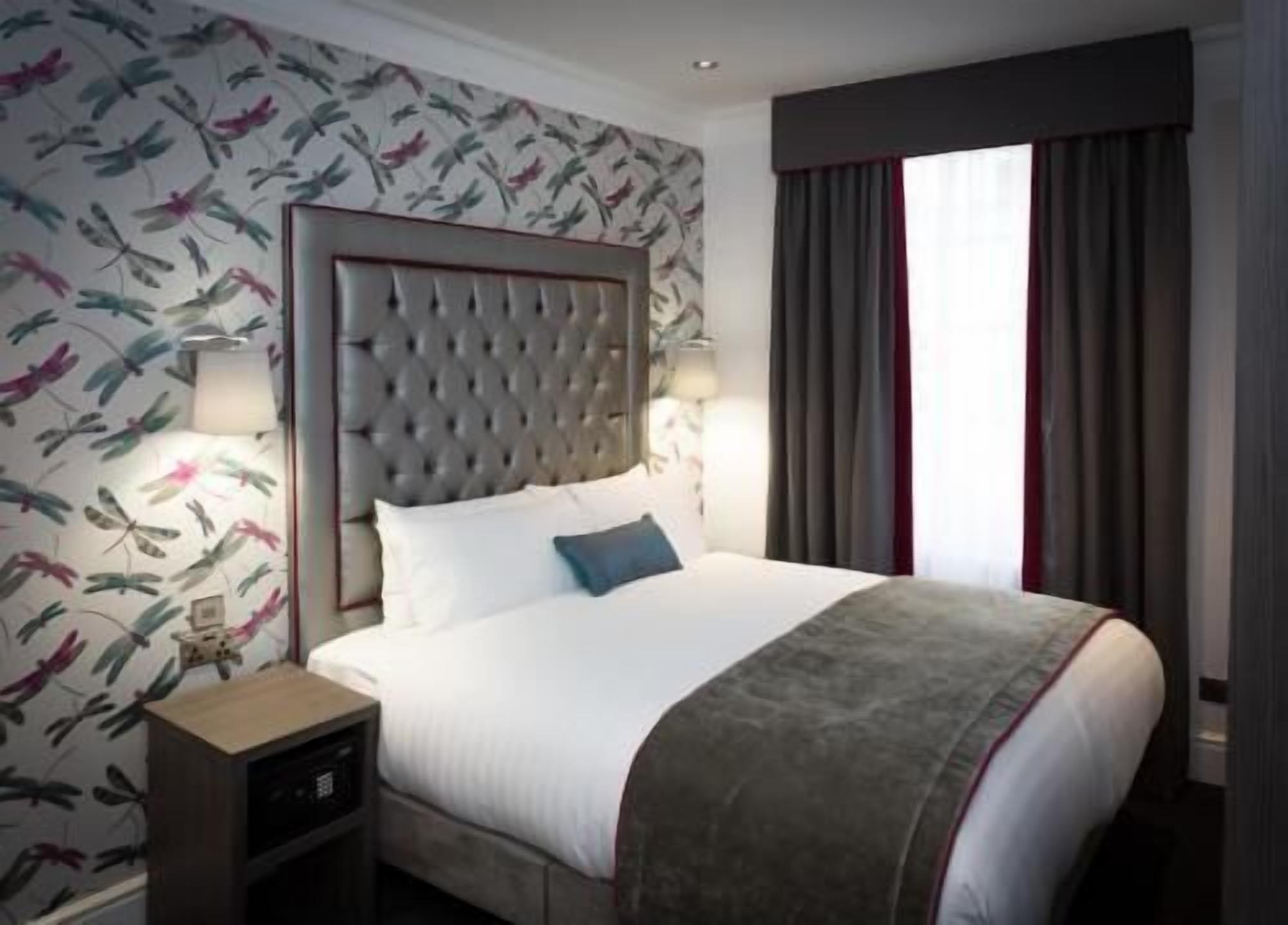 Premium bedding, in-room safe, desk, iron/ironing board