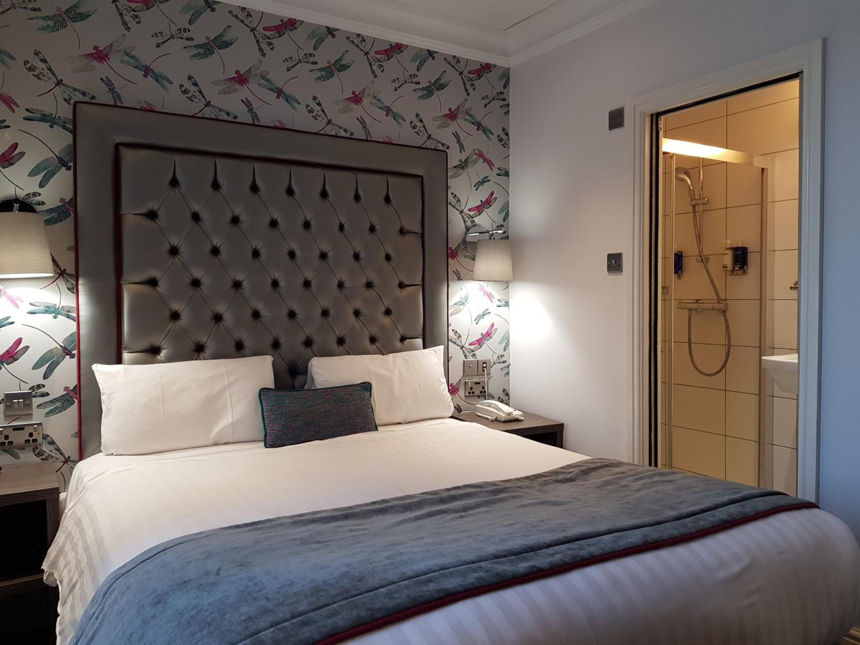 standard double room | premium bedding, in-room safe, desk, iron/ironing board