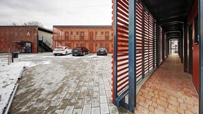 Bãi đậu xe tự phục vụ miễn phí