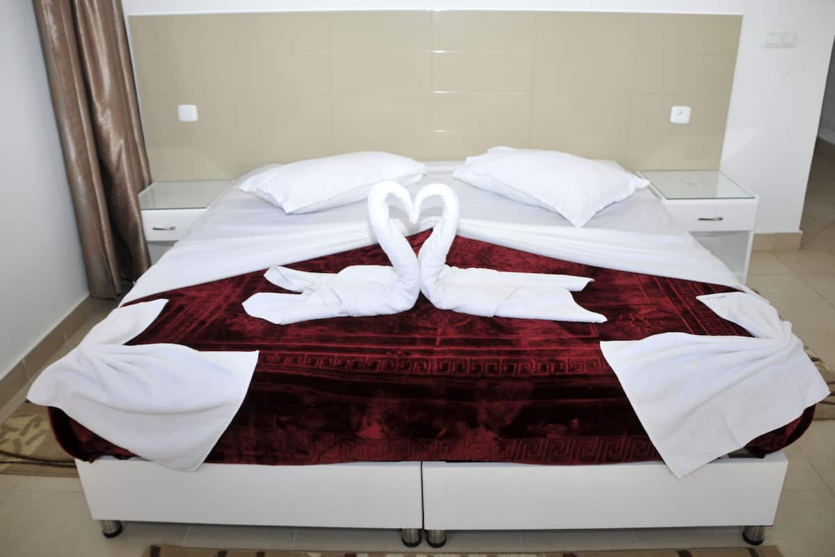 Chambre Standard double | Literie de qualité, minibar, coffre-fort, rideaux d’obscurcissement