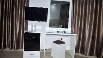 Standard Double Room Single Use | Premium bedding, minibar, in-room safe, blackout curtains