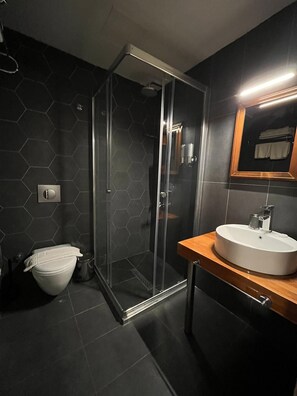 Comfort Double Room, 1 Bedroom, Private Bathroom | Bathroom - Kuzen Otel - Adults Only (Istanbul)