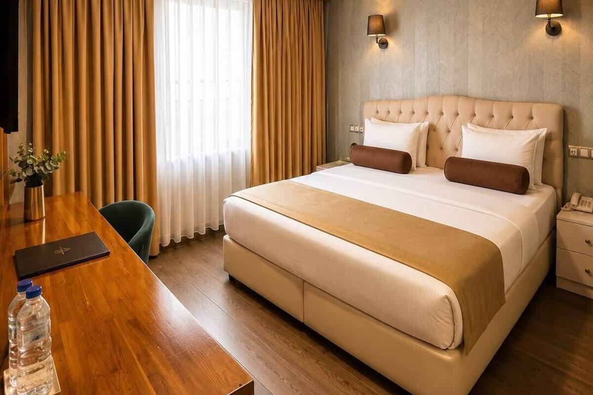 Comfort Double Room, 1 Bedroom, Private Bathroom | Premium bedding, minibar, in-room safe, desk
