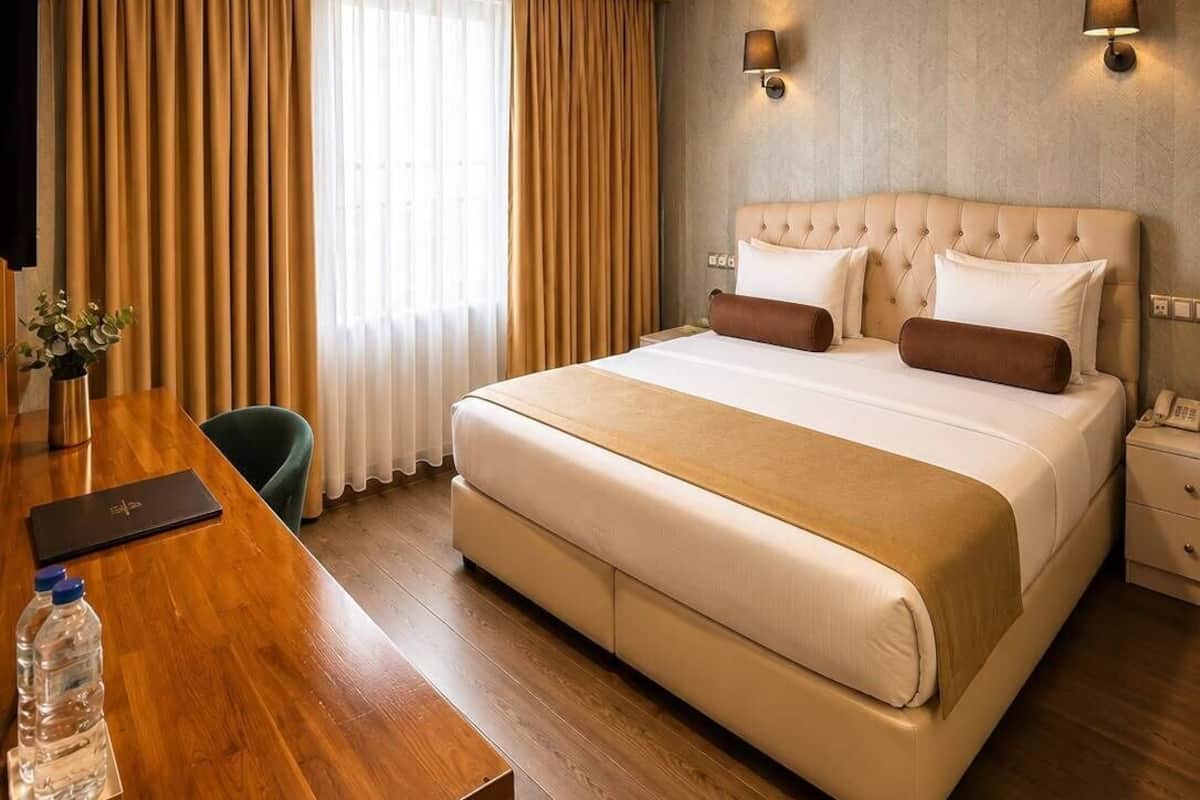Comfort Double Room, 1 Bedroom, Private Bathroom | Premium bedding, minibar, in-room safe, desk