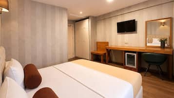 Comfort Double Room, 1 Bedroom, Private Bathroom | Premium bedding, minibar, in-room safe, desk