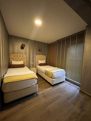Comfort Twin Room | Premium bedding, minibar, in-room safe, desk - Kuzen Otel - Adults Only (Istanbul)