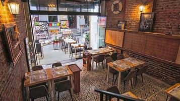 2 Restaurants; Frühstück, Mittagessen und Abendessen werden serviert