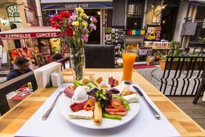 Breakfast meal - Kuzen Otel - Adults Only (Istanbul)