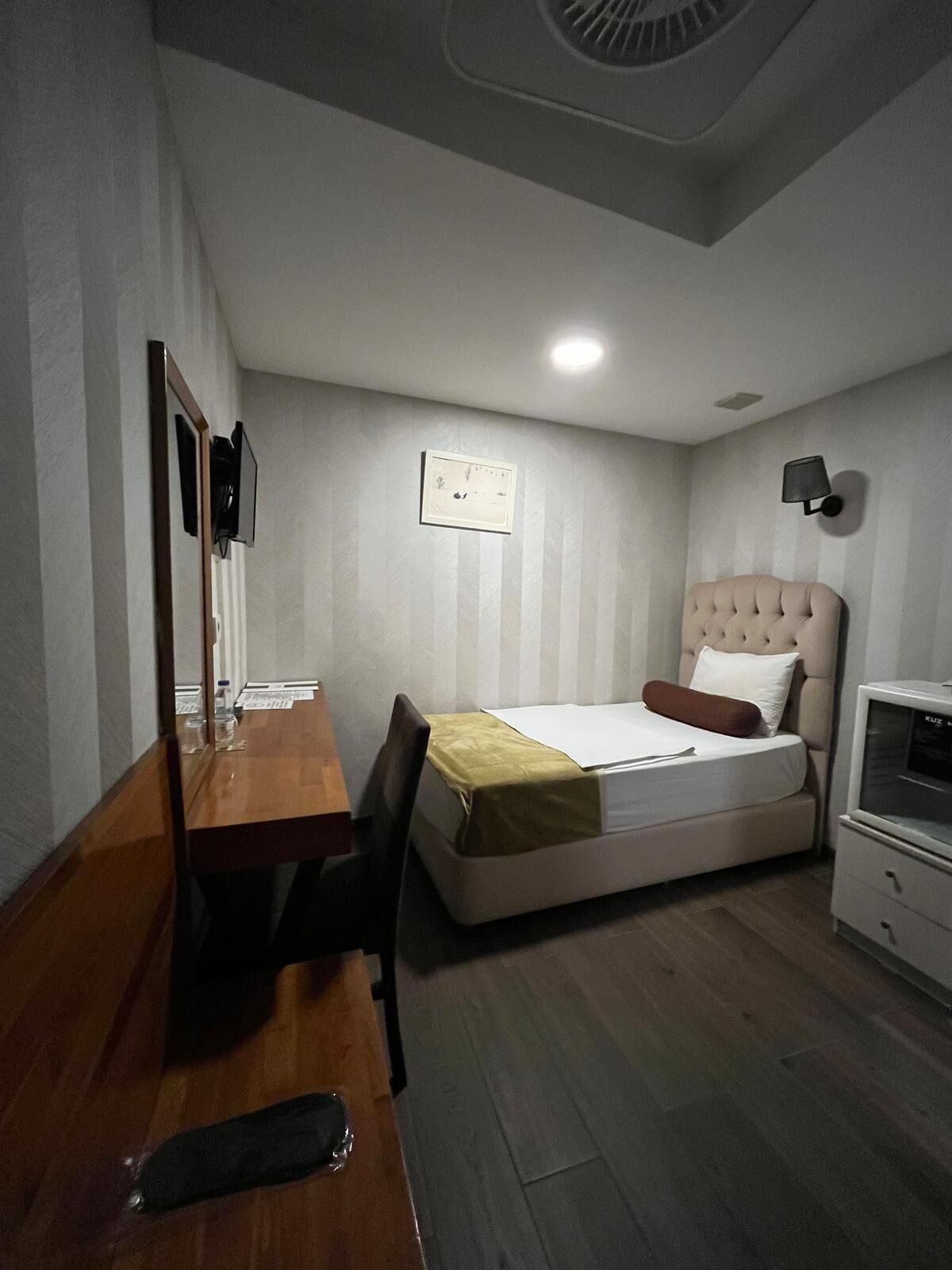 이코노미 싱글룸, 침실 1개 | 고급 침구, 미니바, 객실 내 금고, 책상