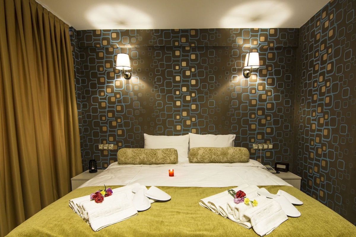 Premium bedding, minibar, in-room safe, desk