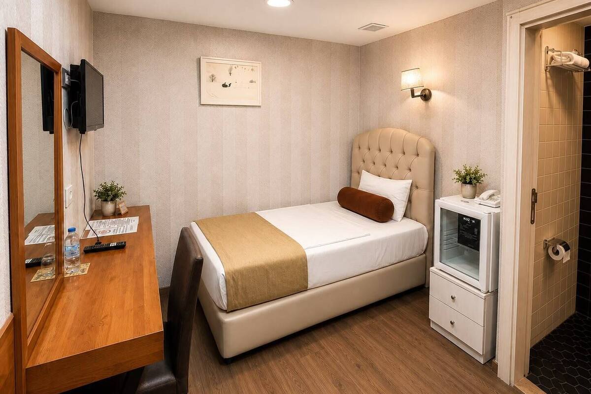 Economy Single Room, 1 Bedroom | Premium bedding, minibar, in-room safe, desk