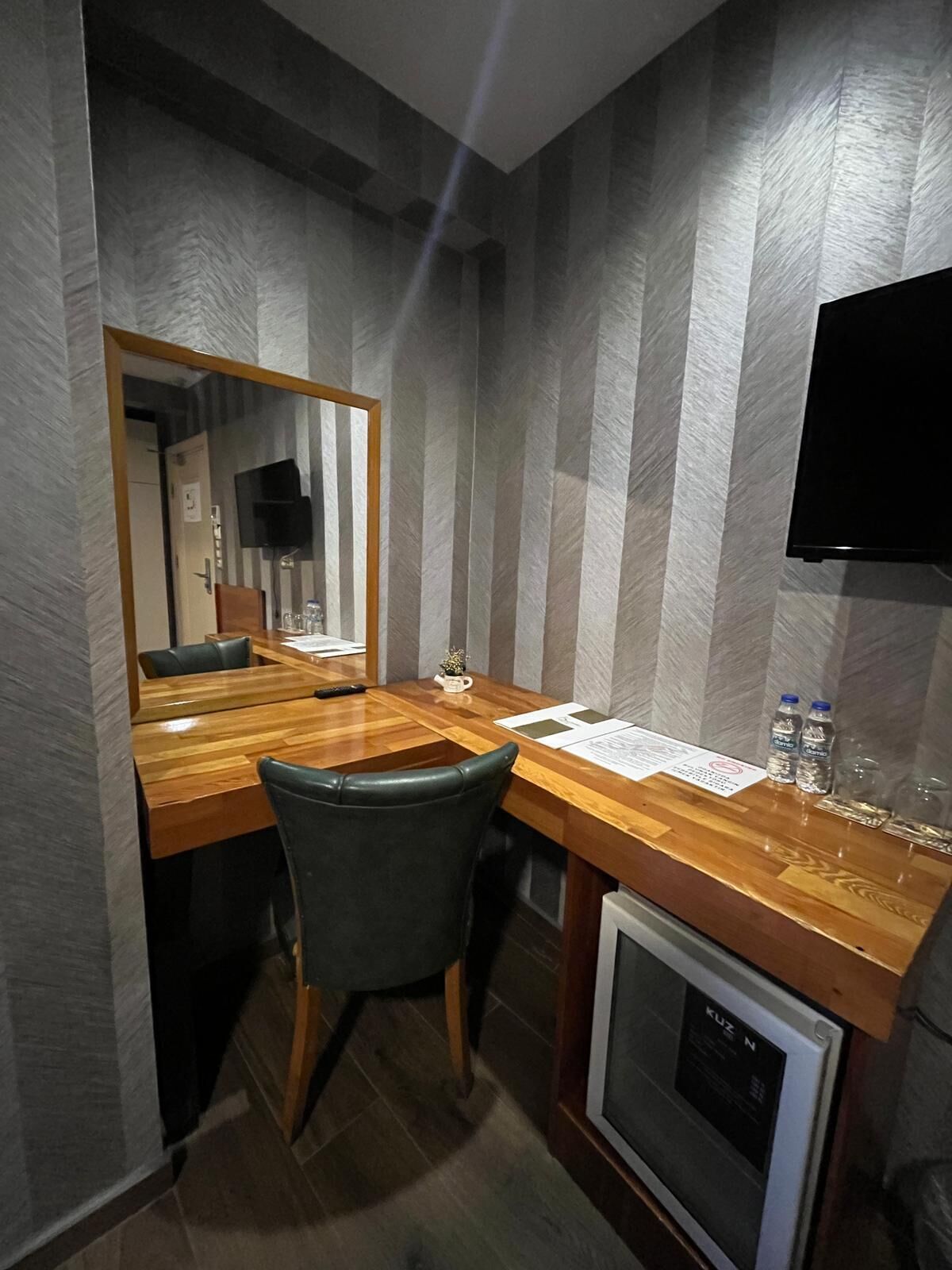 Phòng 2 giường đơn tiện nghi đơn giản | Bộ đồ giường cao cấp, minibar, két bảo mật tại phòng, bàn 