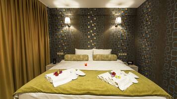 Comfort Double Room, 1 Bedroom, Private Bathroom | Premium bedding, minibar, in-room safe, desk