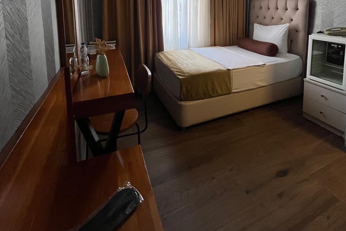 Luxury Single Room, 1 Bedroom | Premium bedding, minibar, in-room safe, desk