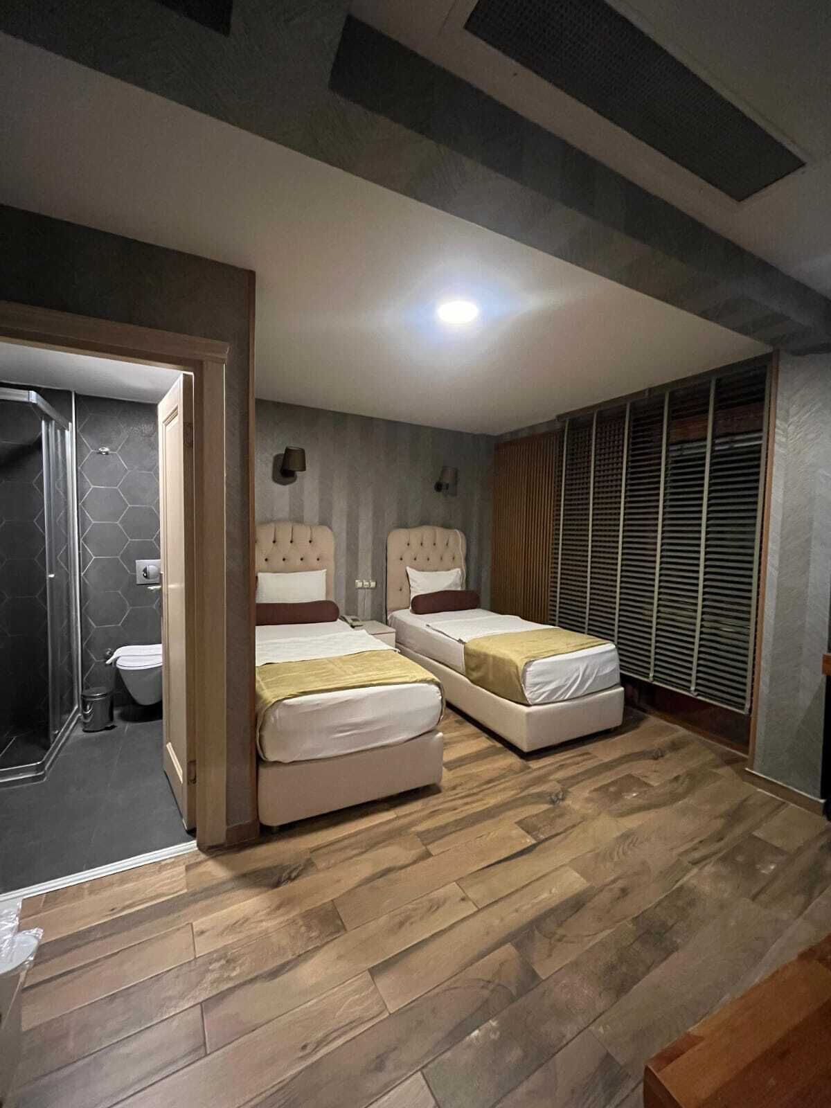 舒適雙床房 | 浴室 | 淋浴設備、免費盥洗用品、吹風機、拖鞋