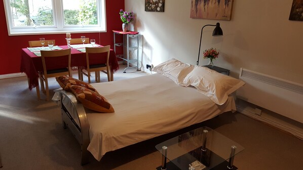 Appartement Ville, 1 chambre, vue jardin, rez-de-chaussée | Salle de séjour