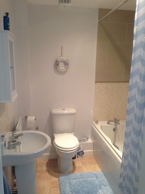 Bathroom - The Beeches - Serviced Duplex Apartment (Sheffield)