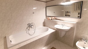 Habitación Deluxe, balcón (Room #5) | Baño