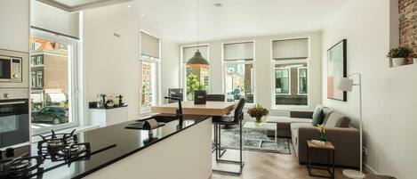 Appartement, 2 chambres (3 single beds) | Salle de séjour | Télévision à écran plat