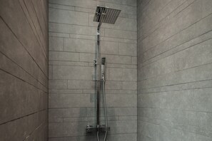 Apartment, 2 Schlafzimmer (3 single beds) | Badezimmer