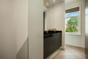 Apartment, 2 Schlafzimmer (3 single beds) | Badezimmer | Dusche, Haartrockner, Handtücher, Toilettenpapier