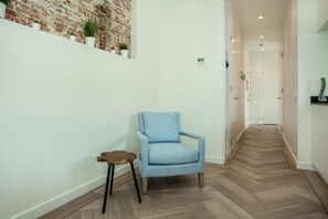 Apartment, 2 Bedrooms (3 single beds) | Living room | Flat-screen TV