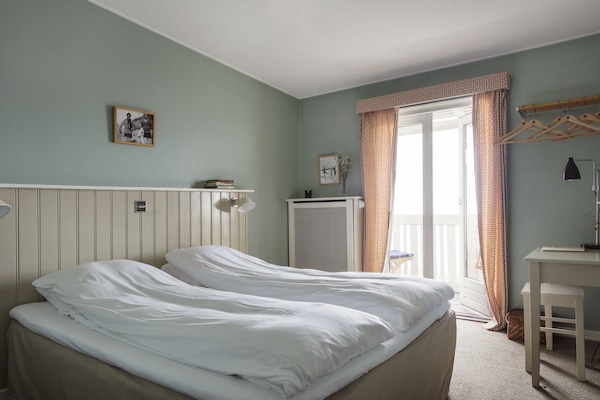 1 Schlafzimmer, hochwertige Bettwaren, Schreibtisch, kostenloses WLAN