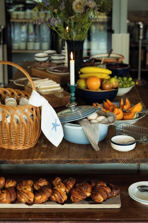 Petit déjeuner buffet servi tous les jours en supplément