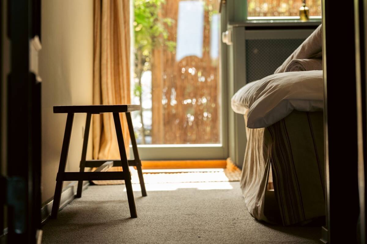Standard Double Room Garden View | Sengetøy av topp kvalitet, skrivebord, wi-fi (inkludert) og sengetøy
