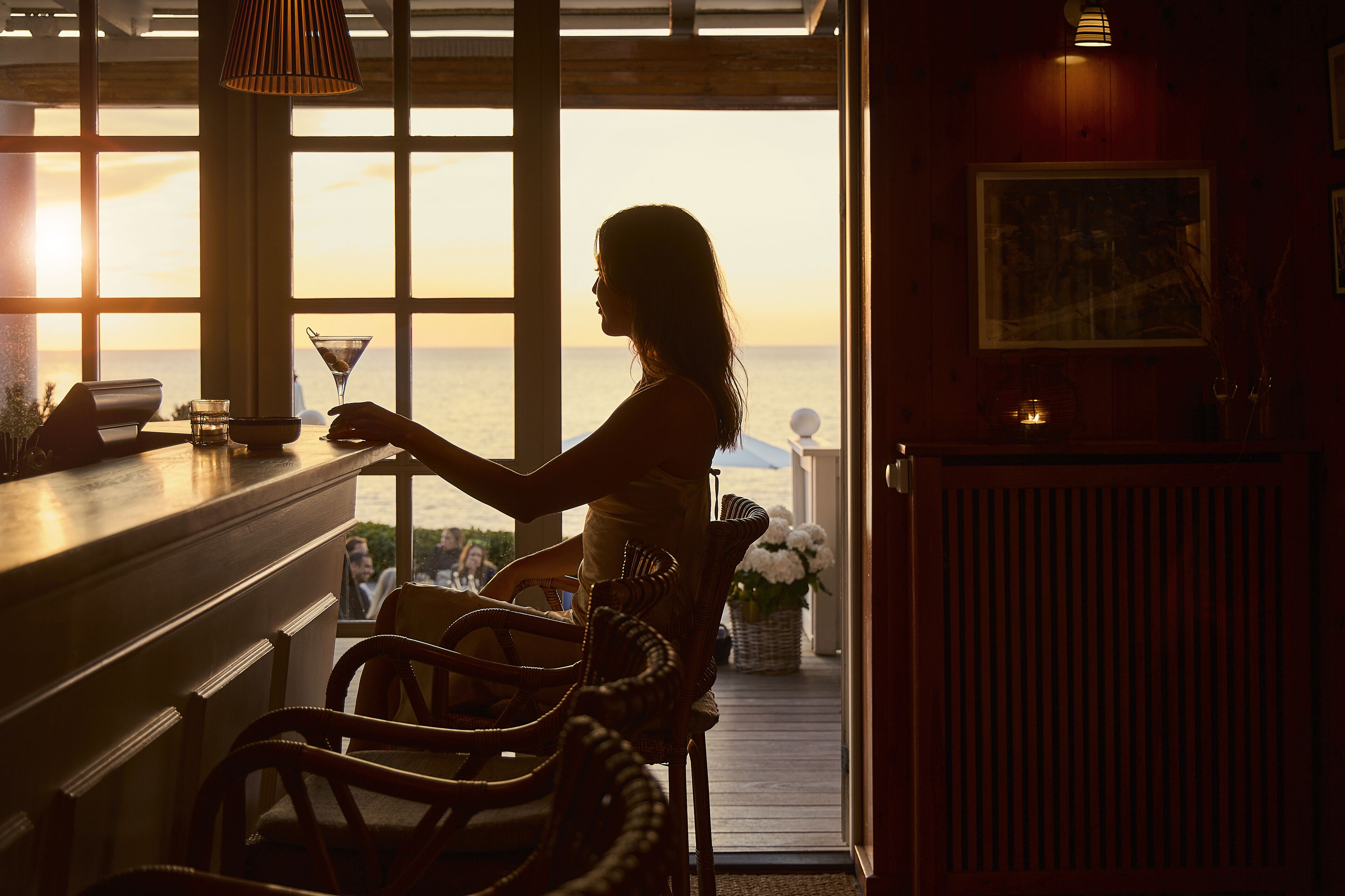 breakfast, lunch, dinner served; international cuisine