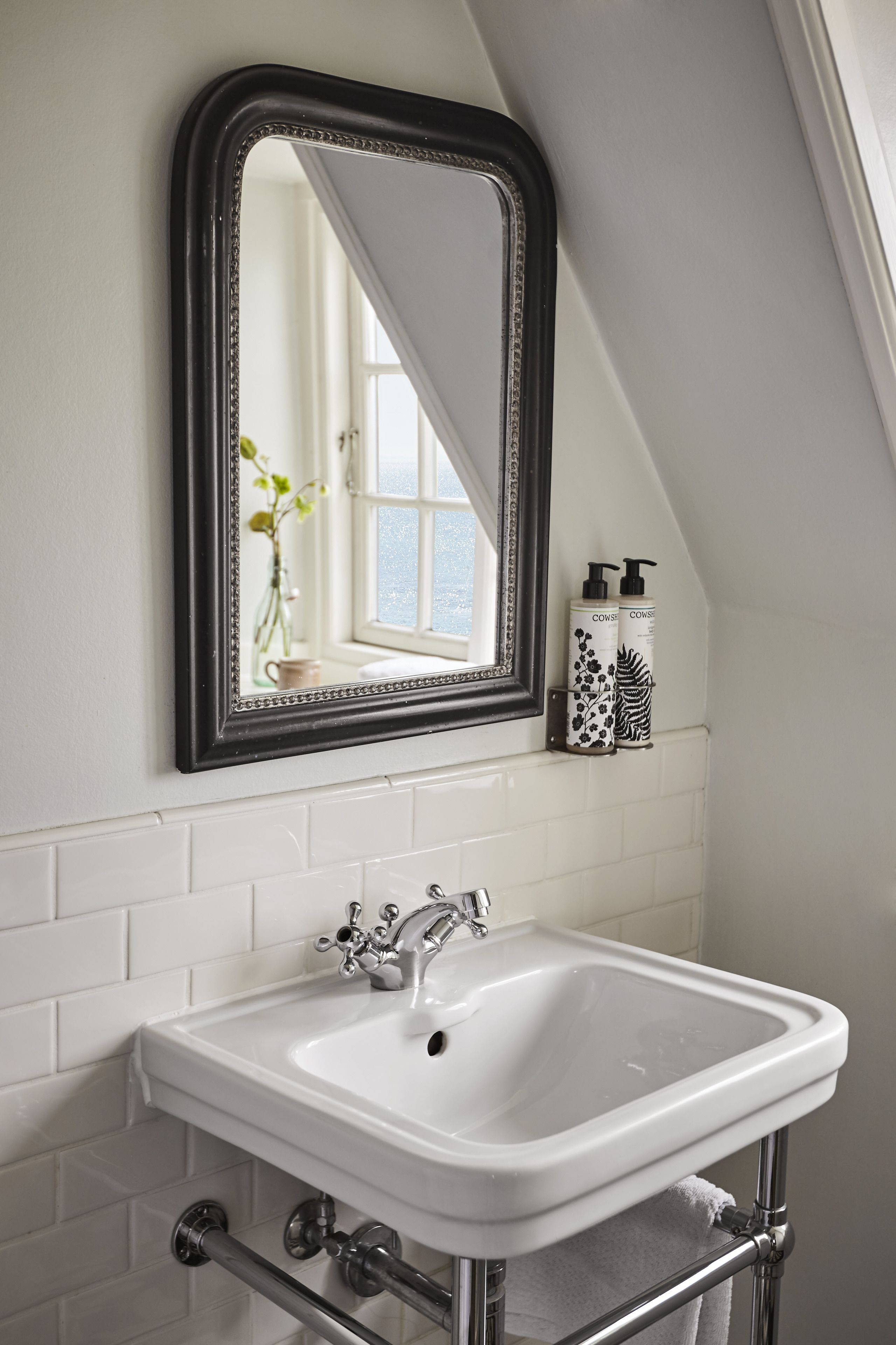 suite seaview | bathroom | shower, designer toiletries, hair dryer, towels