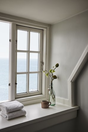 Suite | Luxe beddengoed, een bureau, gratis wifi, beddengoed